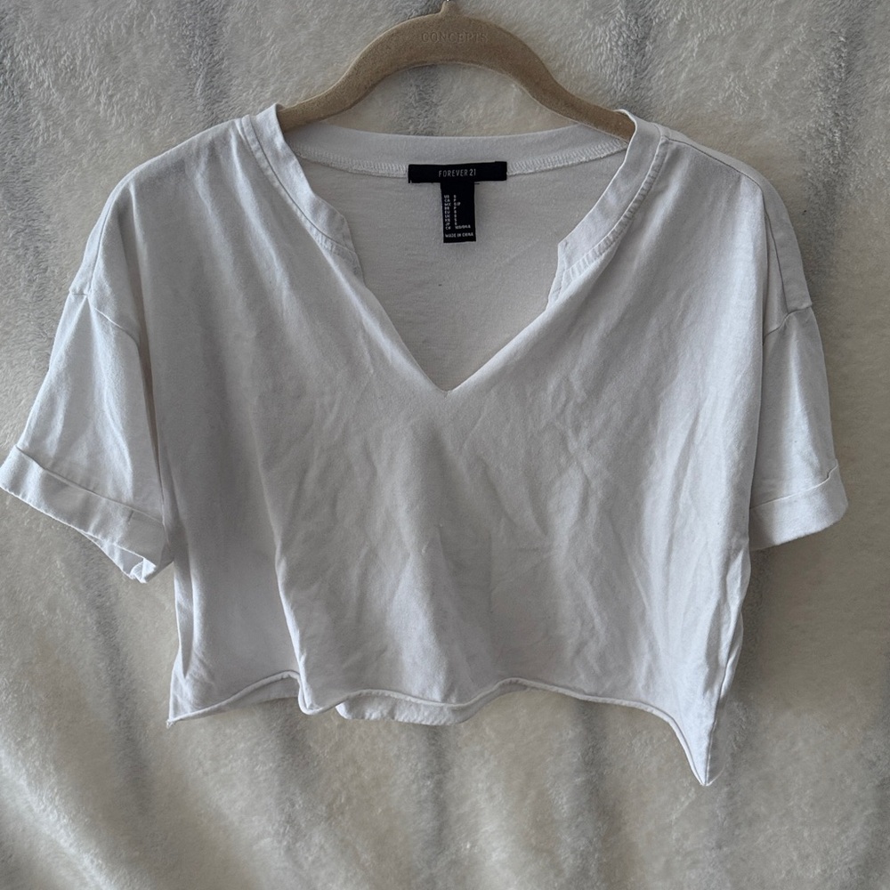 Forever 21 White V-Neck Cropped Tee